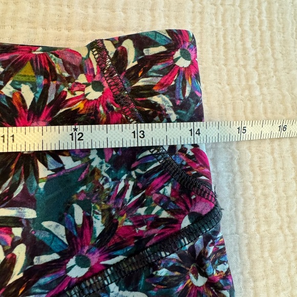 [LULULEMON] Base Pace High-Rise Tight 27” in ‘Floral Electric Multi’ - Picture 10 of 11